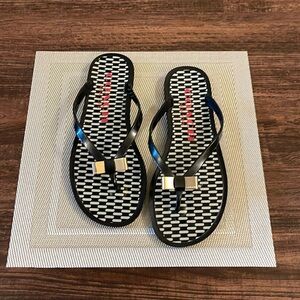 Coach New York Black & White Landon Jelly Flip Flop w/Gold Metal Logo Bow Sz 7